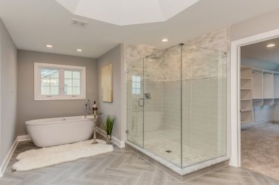 Glass Enclosed Shower/Tub Combo